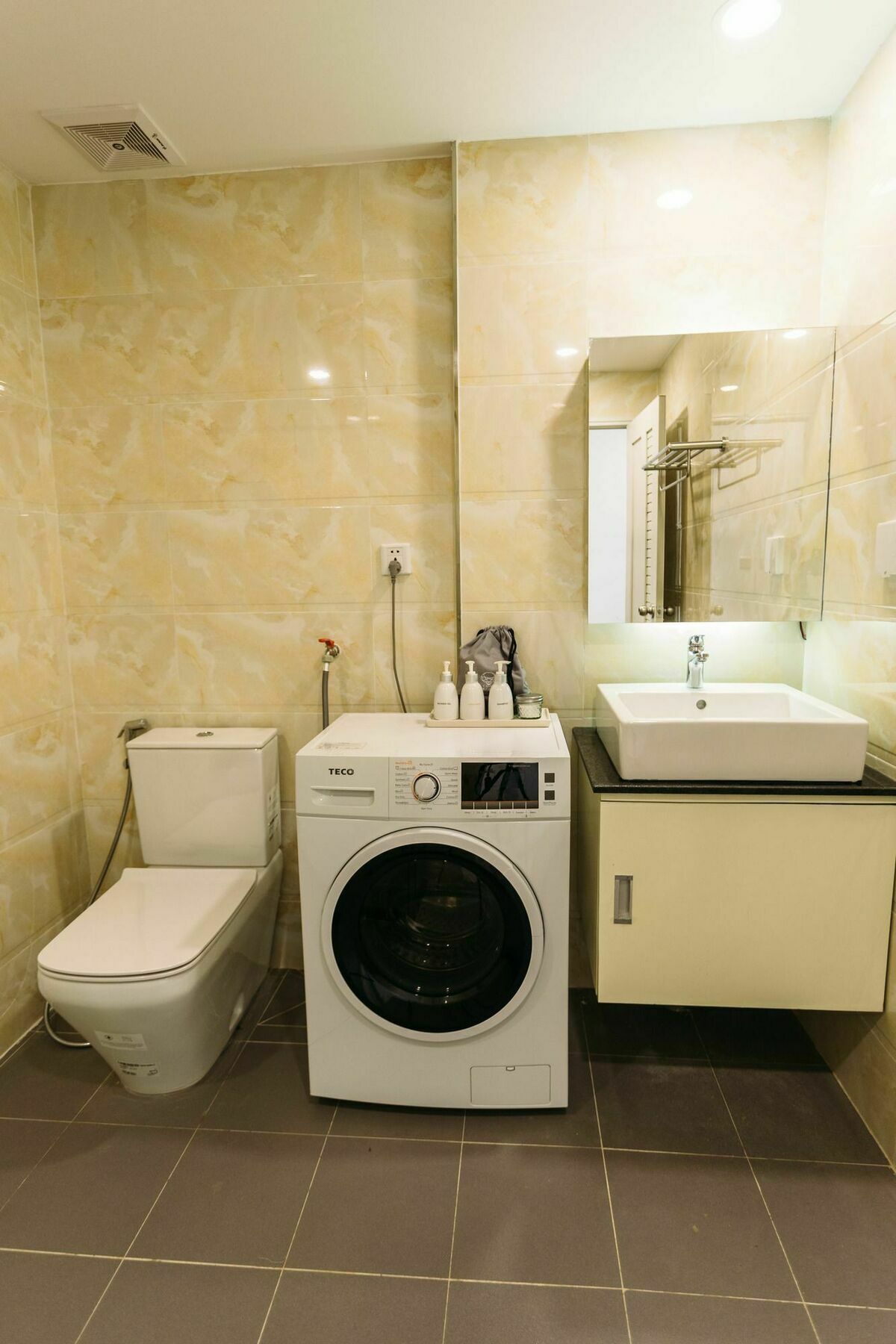 Ca&Sa Serviced Apartment Phnom Penh Exteriör bild